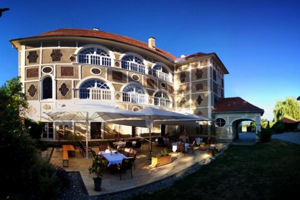 282823_605514659469868_1512620671_n